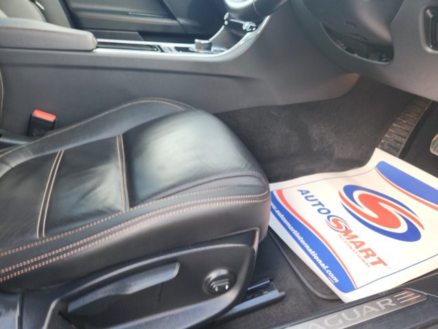 2019 JAGUAR XE - Photo 9