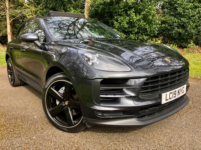2019 19 Porsche Macan 3.0 S PDK 5d AUTO 349 BHP 1 PRIVATE OWNER WITH ONLY 24,400 MILES// REAR PARK CAMERA// PANORAMIC SUNROOF//FRONT AND REAR PARK SENSORS//FULL BLACK HEATED LEATHER UPHOLSTRY//