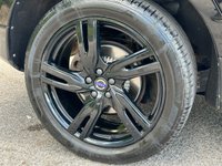 USED 2017 67 VOLVO XC60 2.4 D4 R-DESIGN LUX NAV AWD 5d 187 BHP 20in GLOSS BLACK-C/C-FAMILY PACK