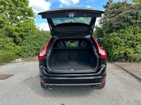 USED 2017 67 VOLVO XC60 2.4 D4 R-DESIGN LUX NAV AWD 5d 187 BHP 20in GLOSS BLACK-C/C-FAMILY PACK
