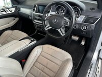 USED 2014 14 MERCEDES-BENZ M-CLASS 5.5 ML63 AMG 5d 525 BHP AIR SUSPENSION - AMG BODY STYLING KIT - COMAND NAVIGATION - HARMON KARDON - AMBIENT LIGHTING - ALPACA GREY LEATHER