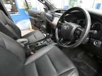 USED 2020 20 TOYOTA HI-LUX 2.4 INVINCIBLE X 4WD D-4D DCB 147 BHP 5 SEATS SAT NAV LEATHER HEATED SEATS REAR VIEW CAMERA CRUISE CONTROL PARKING SENSORS 2 OWNERS SERVICE HISTORY