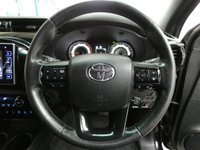 USED 2020 20 TOYOTA HI-LUX 2.4 INVINCIBLE X 4WD D-4D DCB 147 BHP 5 SEATS SAT NAV LEATHER HEATED SEATS REAR VIEW CAMERA CRUISE CONTROL PARKING SENSORS 2 OWNERS SERVICE HISTORY