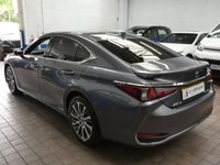 USED 2021 71 LEXUS ES 2.5 300H 4d 215 BHP SAT NAV SUNROOF LEATHER CAMERA HEATED SEATS HEATED STEERING WHEEL 1 OWNER LEXUS WARRANTY TILL SEPT 2031