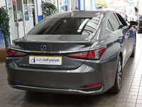 USED 2021 71 LEXUS ES 2.5 300H 4d 215 BHP SAT NAV SUNROOF LEATHER CAMERA HEATED SEATS HEATED STEERING WHEEL 1 OWNER LEXUS WARRANTY TILL SEPT 2031