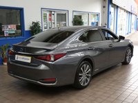 USED 2021 71 LEXUS ES 2.5 300H 4d 215 BHP SAT NAV SUNROOF LEATHER CAMERA HEATED SEATS HEATED STEERING WHEEL 1 OWNER LEXUS WARRANTY TILL SEPT 2031