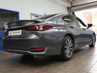 USED 2021 71 LEXUS ES 2.5 300H 4d 215 BHP SAT NAV SUNROOF LEATHER CAMERA HEATED SEATS HEATED STEERING WHEEL 1 OWNER LEXUS WARRANTY TILL SEPT 2031