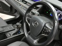USED 2021 71 LEXUS ES 2.5 300H 4d 215 BHP SAT NAV SUNROOF LEATHER CAMERA HEATED SEATS HEATED STEERING WHEEL 1 OWNER LEXUS WARRANTY TILL SEPT 2031