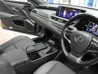 USED 2021 71 LEXUS ES 2.5 300H 4d 215 BHP SAT NAV SUNROOF LEATHER CAMERA HEATED SEATS HEATED STEERING WHEEL 1 OWNER LEXUS WARRANTY TILL SEPT 2031