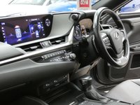 USED 2021 71 LEXUS ES 2.5 300H 4d 215 BHP SAT NAV SUNROOF LEATHER CAMERA HEATED SEATS HEATED STEERING WHEEL 1 OWNER LEXUS WARRANTY TILL SEPT 2031