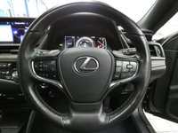 USED 2021 71 LEXUS ES 2.5 300H 4d 215 BHP SAT NAV SUNROOF LEATHER CAMERA HEATED SEATS HEATED STEERING WHEEL 1 OWNER LEXUS WARRANTY TILL SEPT 2031