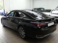 USED 2021 21 LEXUS ES 2.5 300H 4d 215 BHP SAT NAV SUNROOF LEATHER HEATED SEATS HEATED STEERING WHEEL CRUISE CONTROL REAR VIEW CAMERA PARKING SENSORS LEXUS WARRANTY TILL MAY 2031