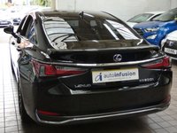 USED 2021 21 LEXUS ES 2.5 300H 4d 215 BHP SAT NAV SUNROOF LEATHER HEATED SEATS HEATED STEERING WHEEL CRUISE CONTROL REAR VIEW CAMERA PARKING SENSORS LEXUS WARRANTY TILL MAY 2031