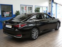 USED 2021 21 LEXUS ES 2.5 300H 4d 215 BHP SAT NAV SUNROOF LEATHER HEATED SEATS HEATED STEERING WHEEL CRUISE CONTROL REAR VIEW CAMERA PARKING SENSORS LEXUS WARRANTY TILL MAY 2031
