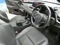 USED 2021 21 LEXUS ES 2.5 300H 4d 215 BHP SAT NAV SUNROOF LEATHER HEATED SEATS HEATED STEERING WHEEL CRUISE CONTROL REAR VIEW CAMERA PARKING SENSORS LEXUS WARRANTY TILL MAY 2031