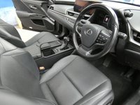USED 2021 21 LEXUS ES 2.5 300H 4d 215 BHP SAT NAV SUNROOF LEATHER HEATED SEATS HEATED STEERING WHEEL CRUISE CONTROL REAR VIEW CAMERA PARKING SENSORS LEXUS WARRANTY TILL MAY 2031