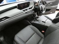 USED 2021 21 LEXUS ES 2.5 300H 4d 215 BHP SAT NAV SUNROOF LEATHER HEATED SEATS HEATED STEERING WHEEL CRUISE CONTROL REAR VIEW CAMERA PARKING SENSORS LEXUS WARRANTY TILL MAY 2031