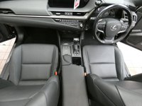 USED 2021 21 LEXUS ES 2.5 300H 4d 215 BHP SAT NAV SUNROOF LEATHER HEATED SEATS HEATED STEERING WHEEL CRUISE CONTROL REAR VIEW CAMERA PARKING SENSORS LEXUS WARRANTY TILL MAY 2031