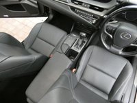 USED 2021 21 LEXUS ES 2.5 300H 4d 215 BHP SAT NAV SUNROOF LEATHER HEATED SEATS HEATED STEERING WHEEL CRUISE CONTROL REAR VIEW CAMERA PARKING SENSORS LEXUS WARRANTY TILL MAY 2031