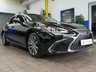 USED 2021 21 LEXUS ES 2.5 300H 4d 215 BHP SAT NAV SUNROOF LEATHER HEATED SEATS HEATED STEERING WHEEL CRUISE CONTROL REAR VIEW CAMERA PARKING SENSORS LEXUS WARRANTY TILL MAY 2031