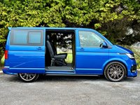 USED 2023 23 VOLKSWAGEN TRANSPORTER 2.0 T32 TDI KOMBI HIGHLINE 150 BHP * HEATED LEATHER / CAMERA / FULL LV KIT 1 OWNER FROM NEW WITH ONLY 4K MILES ******* MASSIVE SPEC VEHICLE