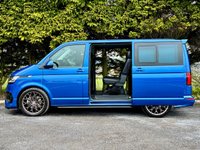 USED 2023 23 VOLKSWAGEN TRANSPORTER 2.0 T32 TDI KOMBI HIGHLINE 150 BHP * HEATED LEATHER / CAMERA / FULL LV KIT 1 OWNER FROM NEW WITH ONLY 4K MILES ******* MASSIVE SPEC VEHICLE