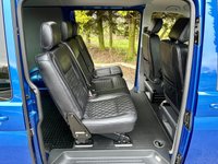 USED 2023 23 VOLKSWAGEN TRANSPORTER 2.0 T32 TDI KOMBI HIGHLINE 150 BHP * HEATED LEATHER / CAMERA / FULL LV KIT 1 OWNER FROM NEW WITH ONLY 4K MILES ******* MASSIVE SPEC VEHICLE