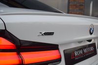 USED 2020 BMW 5 SERIES 3.0 530D XDRIVE M SPORT MHEV 4d 282 BHP REAR TV / SUNROOF / LASERLIGHT