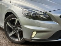 USED 2014 14 VOLVO V40 2.0 D3 R-DESIGN LUX NAV 5d 148 BHP 