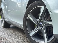 USED 2014 14 VOLVO V40 2.0 D3 R-DESIGN LUX NAV 5d 148 BHP 