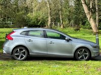 USED 2014 14 VOLVO V40 2.0 D3 R-DESIGN LUX NAV 5d 148 BHP 