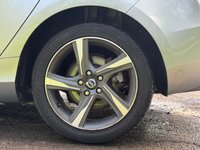 USED 2014 14 VOLVO V40 2.0 D3 R-DESIGN LUX NAV 5d 148 BHP 