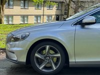 USED 2014 14 VOLVO V40 2.0 D3 R-DESIGN LUX NAV 5d 148 BHP 