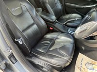 USED 2014 14 VOLVO V40 2.0 D3 R-DESIGN LUX NAV 5d 148 BHP 