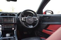 USED 2016 66 JAGUAR XE 3.0 S 4d 335 BHP PAN ROOF / MERIDIAN / BLACK PK