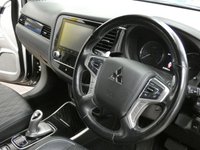 USED 2019 69 MITSUBISHI OUTLANDER 2.4 PHEV EXCEED SAFETY 5d 222 BHP SAT NAV HEATED LEATHER REAR CAMERA PARKING SENSORS. EXCELLENT SERVICE HISTORY MITSUBISHI WARRANTY DEC 2024