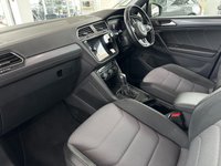 USED 2020 69 VOLKSWAGEN TIGUAN 1.5 R-LINE TECH TSI EVO DSG 5d 148 BHP SPORT SEATS - 20" ALLOY WHEELS - SAT NAV - DSG GERBOX - PANORAMIC GLASS ROOF - PARKING SENSORS