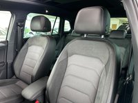 USED 2020 69 VOLKSWAGEN TIGUAN 1.5 R-LINE TECH TSI EVO DSG 5d 148 BHP SPORT SEATS - 20" ALLOY WHEELS - SAT NAV - DSG GERBOX - PANORAMIC GLASS ROOF - PARKING SENSORS