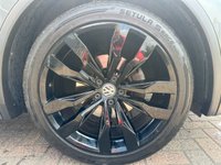 USED 2020 69 VOLKSWAGEN TIGUAN 1.5 R-LINE TECH TSI EVO DSG 5d 148 BHP SPORT SEATS - 20" ALLOY WHEELS - SAT NAV - DSG GERBOX - PANORAMIC GLASS ROOF - PARKING SENSORS