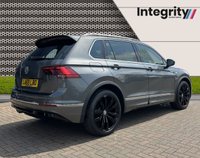 USED 2020 69 VOLKSWAGEN TIGUAN 1.5 R-LINE TECH TSI EVO DSG 5d 148 BHP SPORT SEATS - 20" ALLOY WHEELS - SAT NAV - DSG GERBOX - PANORAMIC GLASS ROOF - PARKING SENSORS