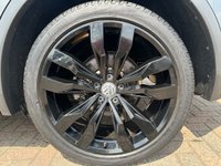 USED 2020 69 VOLKSWAGEN TIGUAN 1.5 R-LINE TECH TSI EVO DSG 5d 148 BHP SPORT SEATS - 20" ALLOY WHEELS - SAT NAV - DSG GERBOX - PANORAMIC GLASS ROOF - PARKING SENSORS