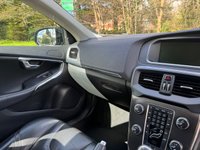 USED 2013 13 VOLVO V40 2.0 D3 SE LUX NAV 5d 148 BHP 