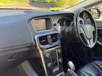 USED 2013 13 VOLVO V40 2.0 D3 SE LUX NAV 5d 148 BHP 