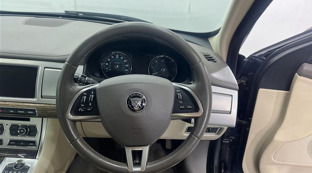 2014 JAGUAR XF - Photo 11