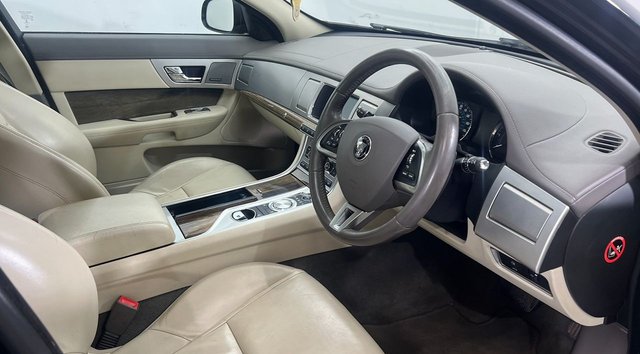 2014 JAGUAR XF - Photo 10