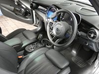 USED 2023 23 MINI HATCH COOPER COOPER S LEVEL 3 3d 181 BHP NO ROAD TAX, NO CONGESTION CHARGE, NO CAZ, NO ULEZ. STUNNING EXAMPLE HEAD UP DISPLAY SAT NAV HARMAN KARDON SOUND LEATHER HEATED SEATS PANORAMIC SUNROOF REAR CAMERA PARKING SENSORS 1 OWNER MINI WARRANTY TILL AUGUST 2026