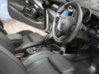 USED 2023 23 MINI HATCH COOPER COOPER S LEVEL 3 3d 181 BHP NO ROAD TAX, NO CONGESTION CHARGE, NO CAZ, NO ULEZ. STUNNING EXAMPLE HEAD UP DISPLAY SAT NAV HARMAN KARDON SOUND LEATHER HEATED SEATS PANORAMIC SUNROOF REAR CAMERA PARKING SENSORS 1 OWNER MINI WARRANTY TILL AUGUST 2026