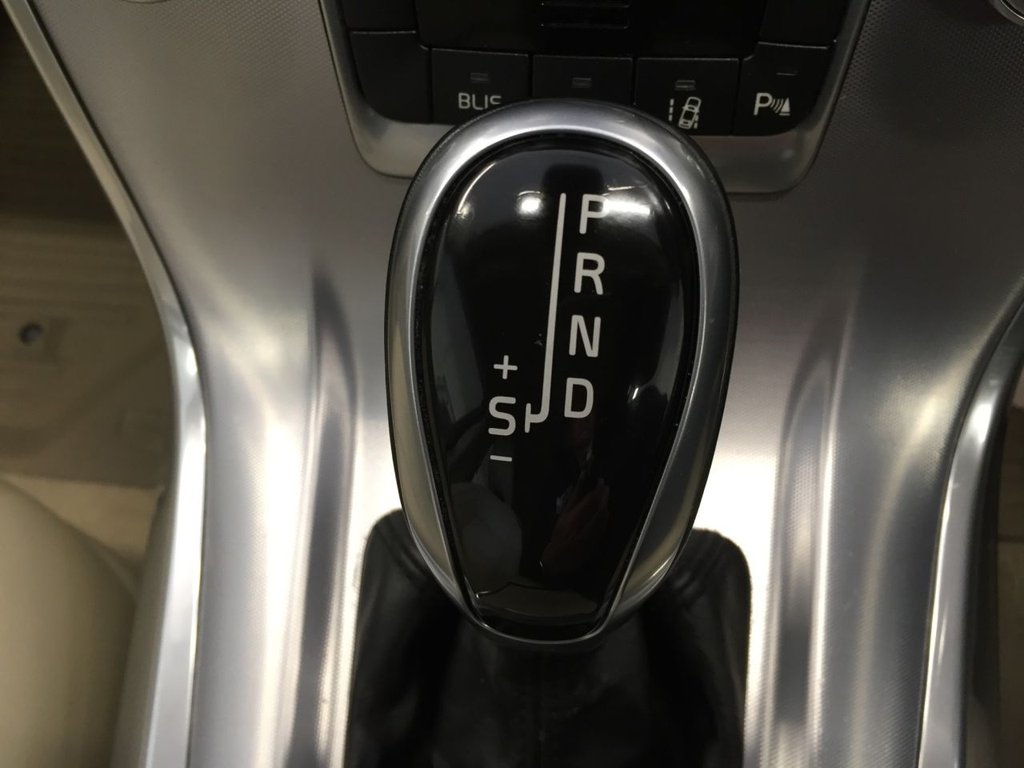 USED 2014 14 VOLVO V70 2.4 D5 SE LUX 5d 212 BHP DRIVERS SUPPORT PACK / WINTER PACK