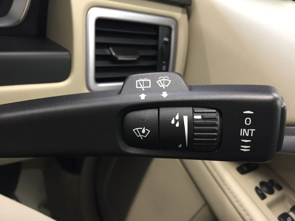 USED 2014 14 VOLVO V70 2.4 D5 SE LUX 5d 212 BHP DRIVERS SUPPORT PACK / WINTER PACK