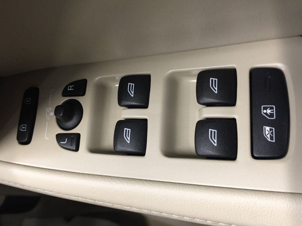 USED 2014 14 VOLVO V70 2.4 D5 SE LUX 5d 212 BHP DRIVERS SUPPORT PACK / WINTER PACK